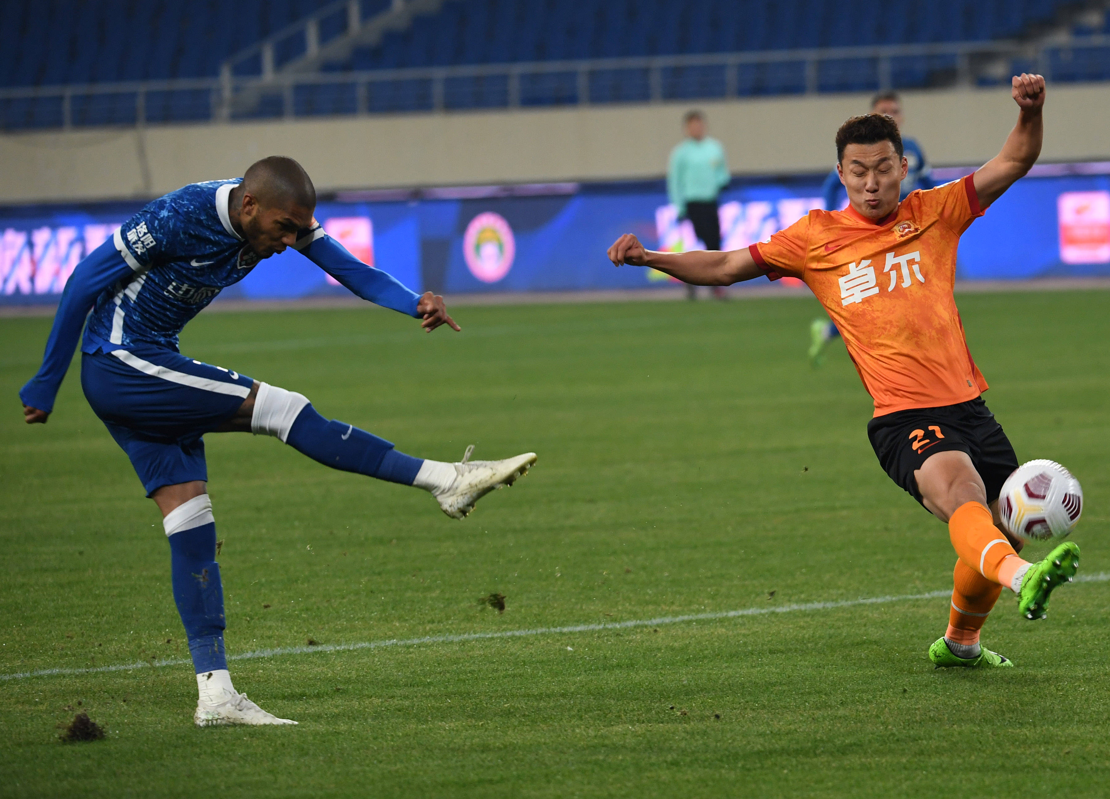 关于武汉卓尔客场告捷，球员表现出色，震惊全场观众的信息