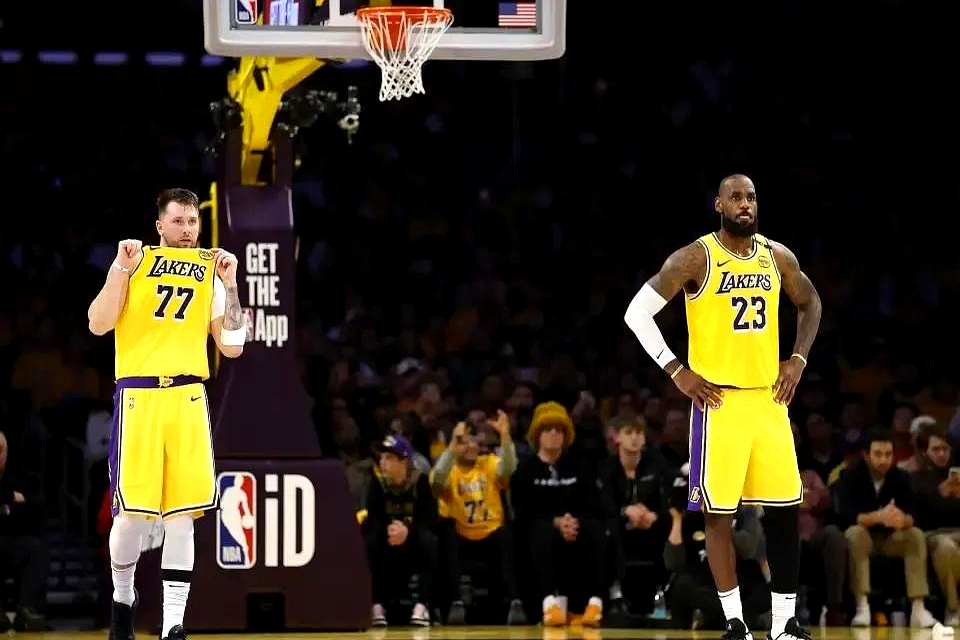 湖人惊艳全场，浓眉哥助攻爆棚，关键时刻神级表现逆转取胜！的简单介绍