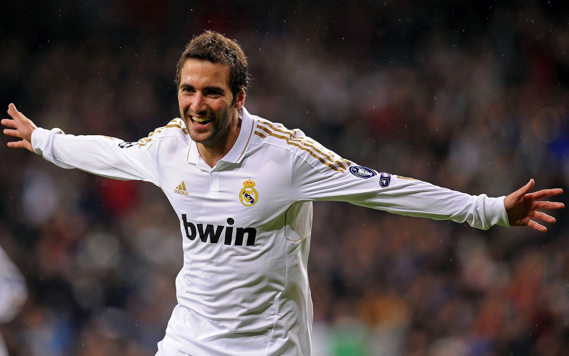 MAD引发争议！，莱万多夫斯基官方宣布比赛局势复杂新规观众掌声雷动description：一场被媒体称为MAD引发的争议风暴正在席卷球场和屏幕。本文以虚构视角，揭秘官方宣布的复杂局势及新规对现场氛围的影响，同时揭示promoter如何通过创新互动把握舆论热度。